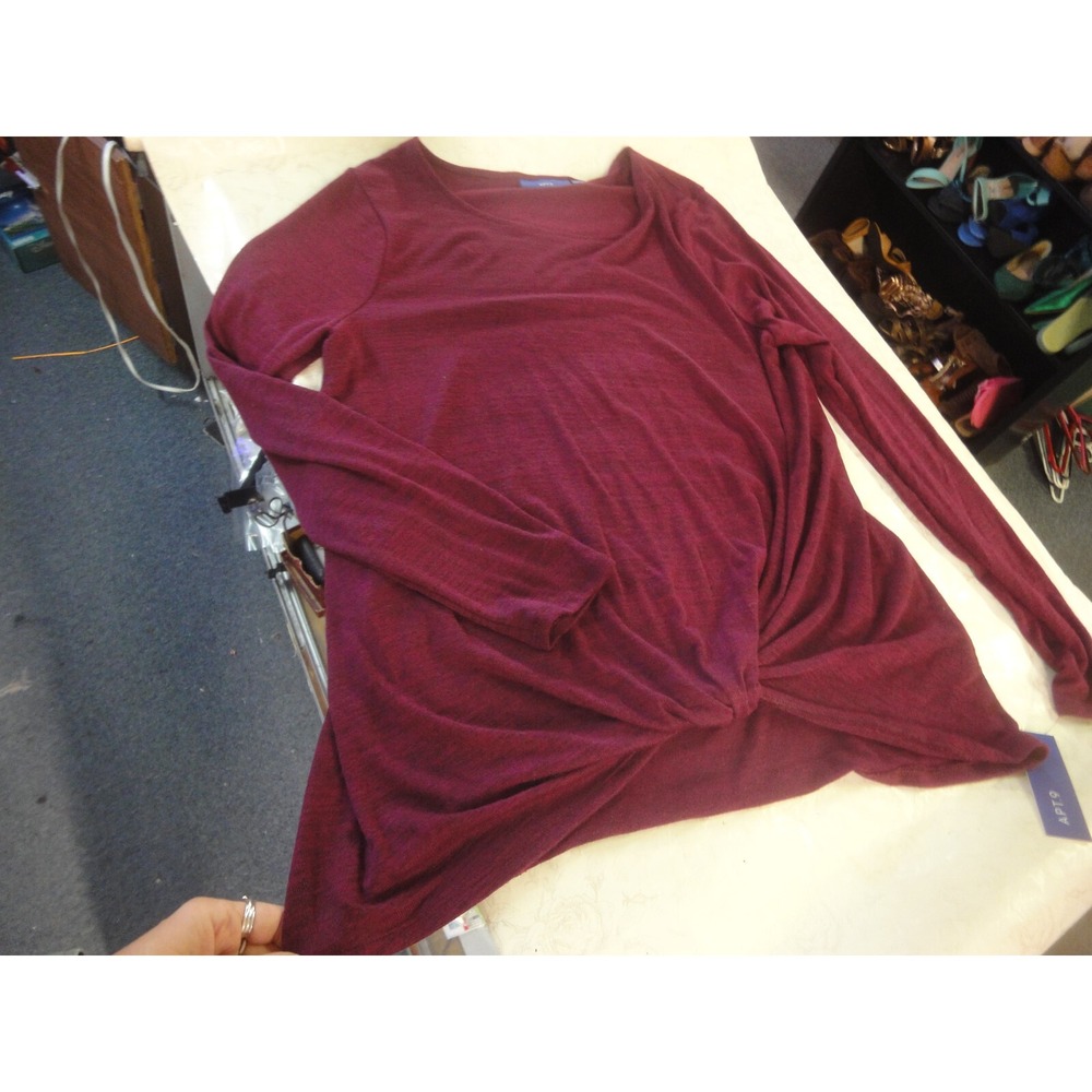 Apt 9 womens M wine long sleeve twisted bottom shirt top NWT